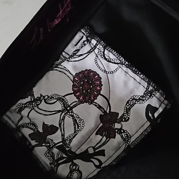 NWT WHITE HOUSE/BLACK MARKET Black Velvet Studded Boot Leg Pants Size 8R - Picture 8 of 16